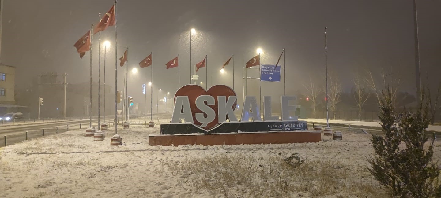 Aşkale’de bir günde dört mevsim yaşandı