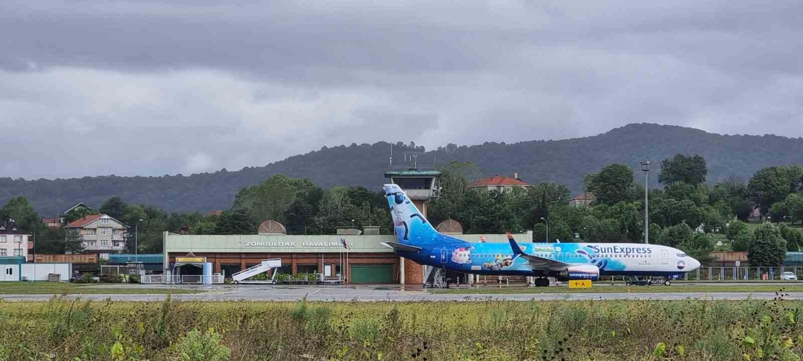 Almanya’dan Zonguldak’a gelen yolcu uçağına yıldırım düştü