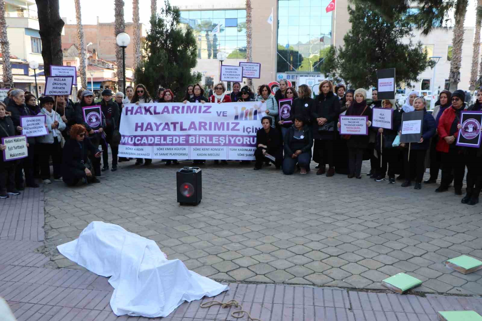 Söke’de Kadına Şiddetle Mücadele için yürüyüş düzenlendi