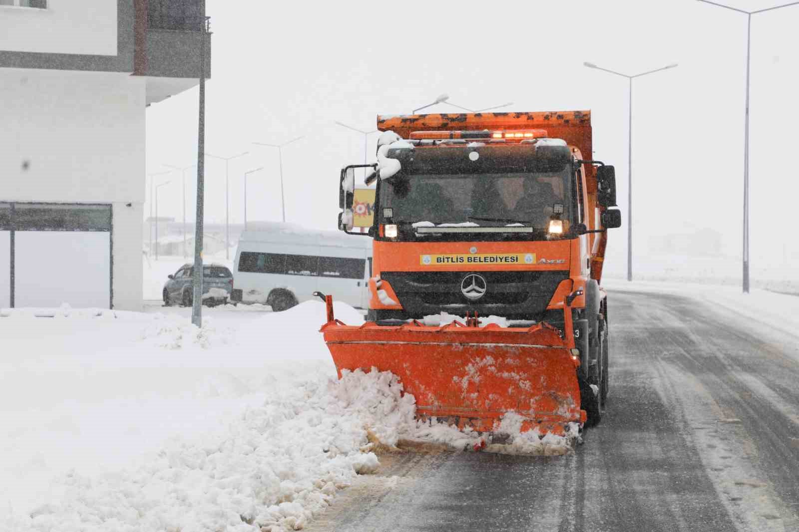 Bitlis’te 78 köy yolu ulaşıma açıldı