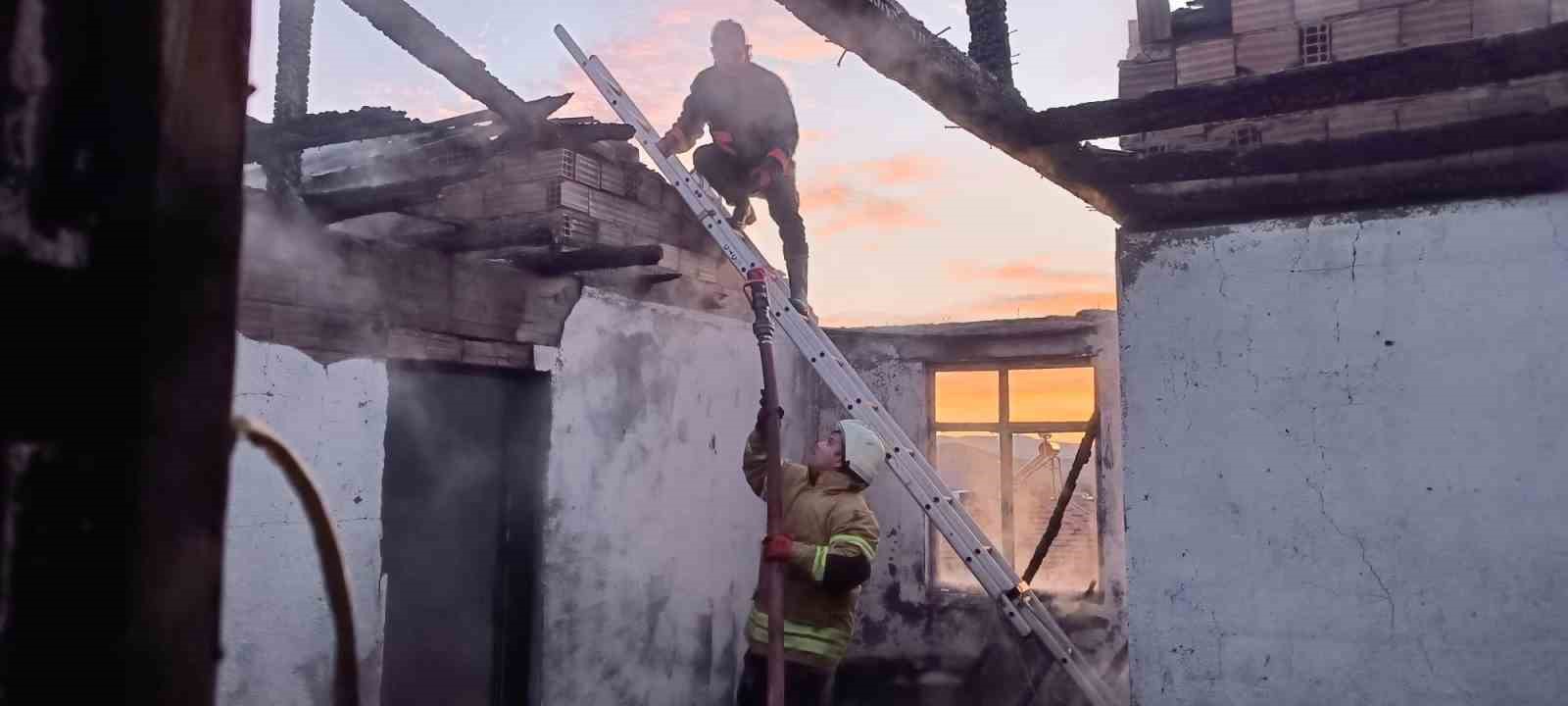 Çan’da köy konağından çıkan yangın korkuttu