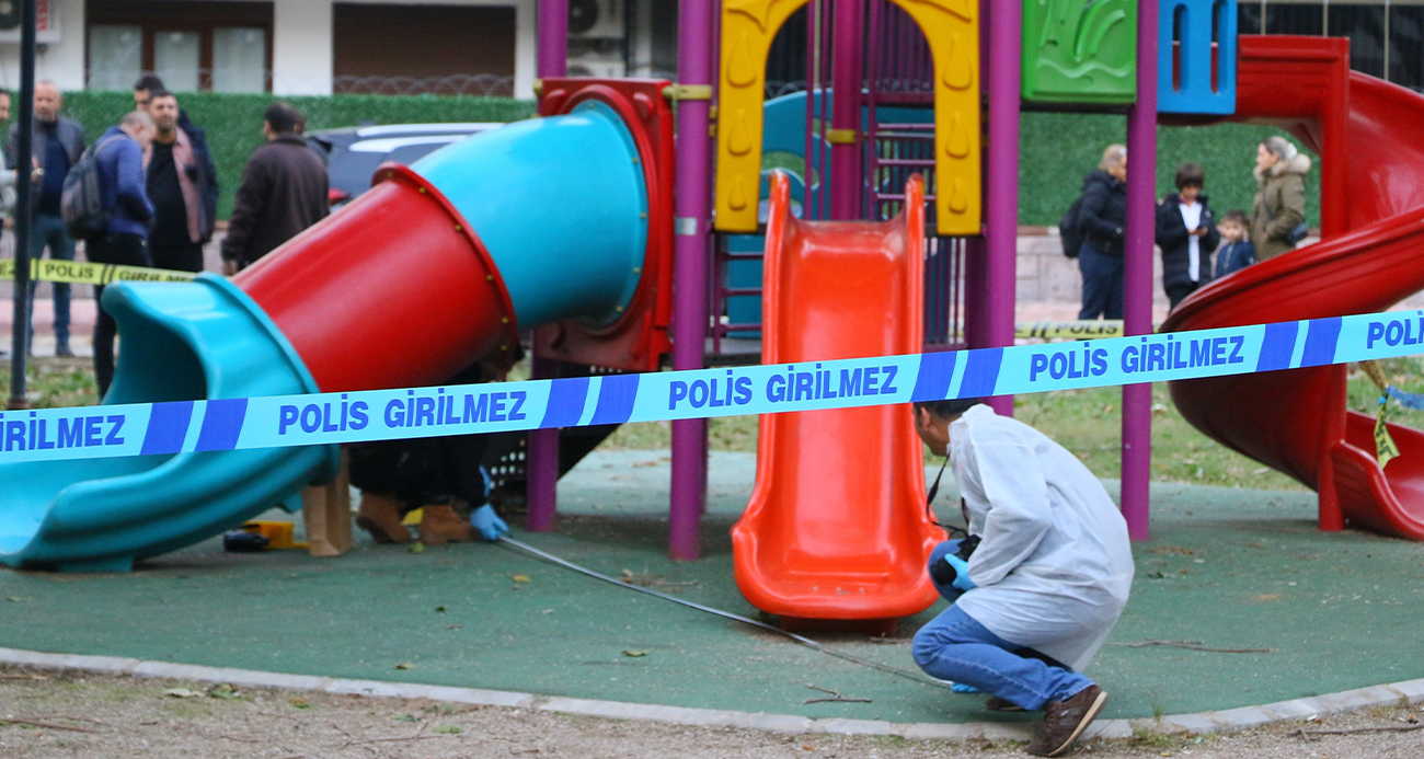 Çocuk parkında dehşet saçtılar!