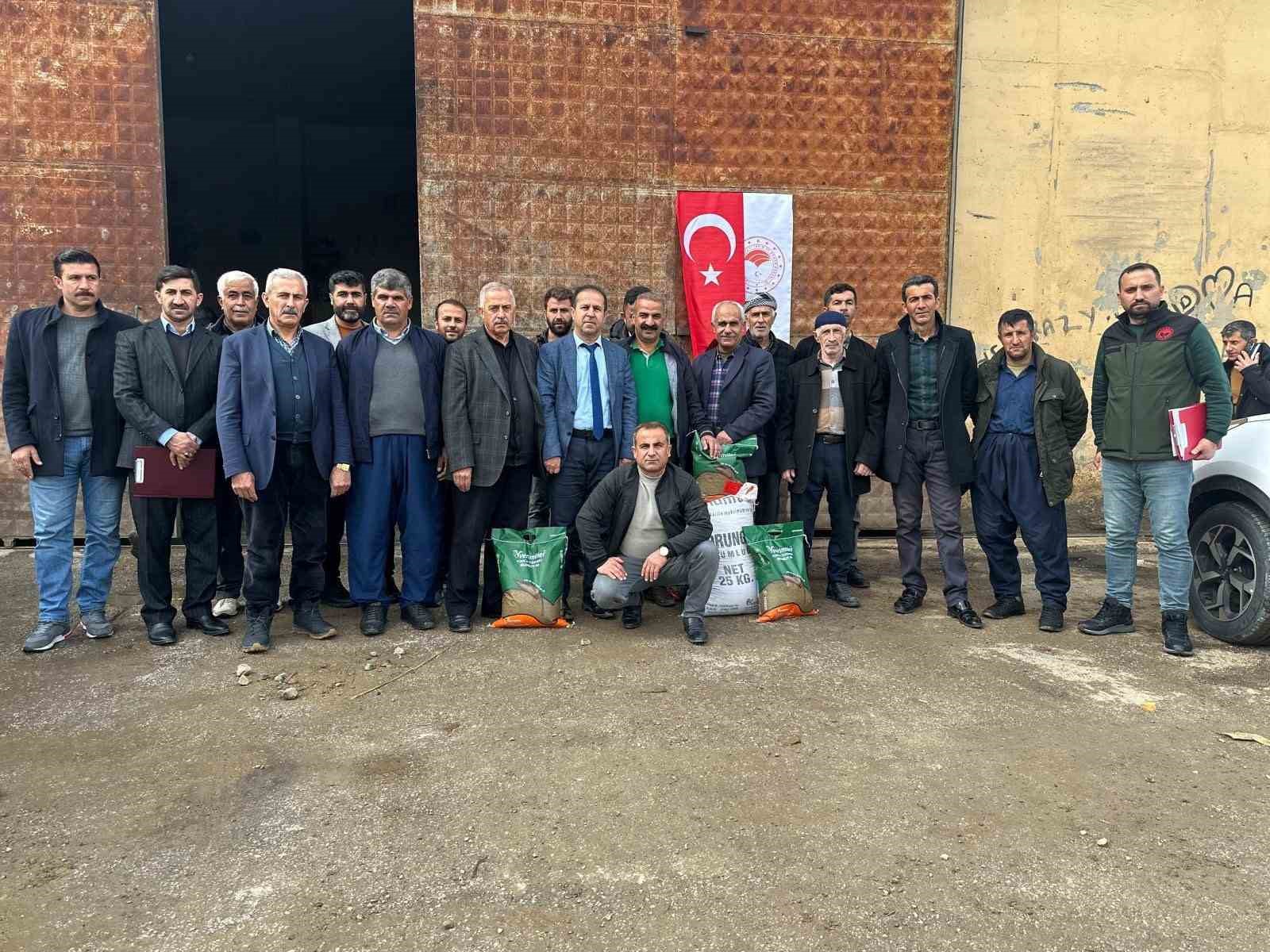 Hakkari’deki çiftçilere tohum desteği yapıldı