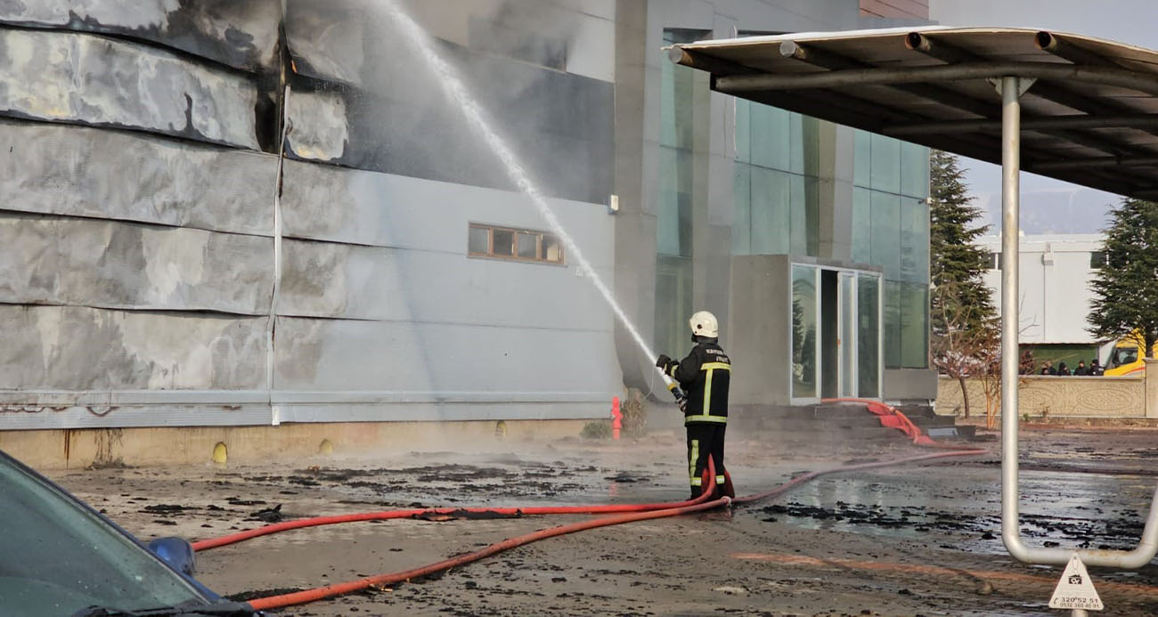 Fabrika yangınında ölü sayısı 3’e yükseldi