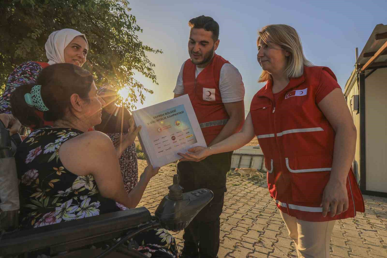 Türk Kızılay engelleri iyilikle aşıyor