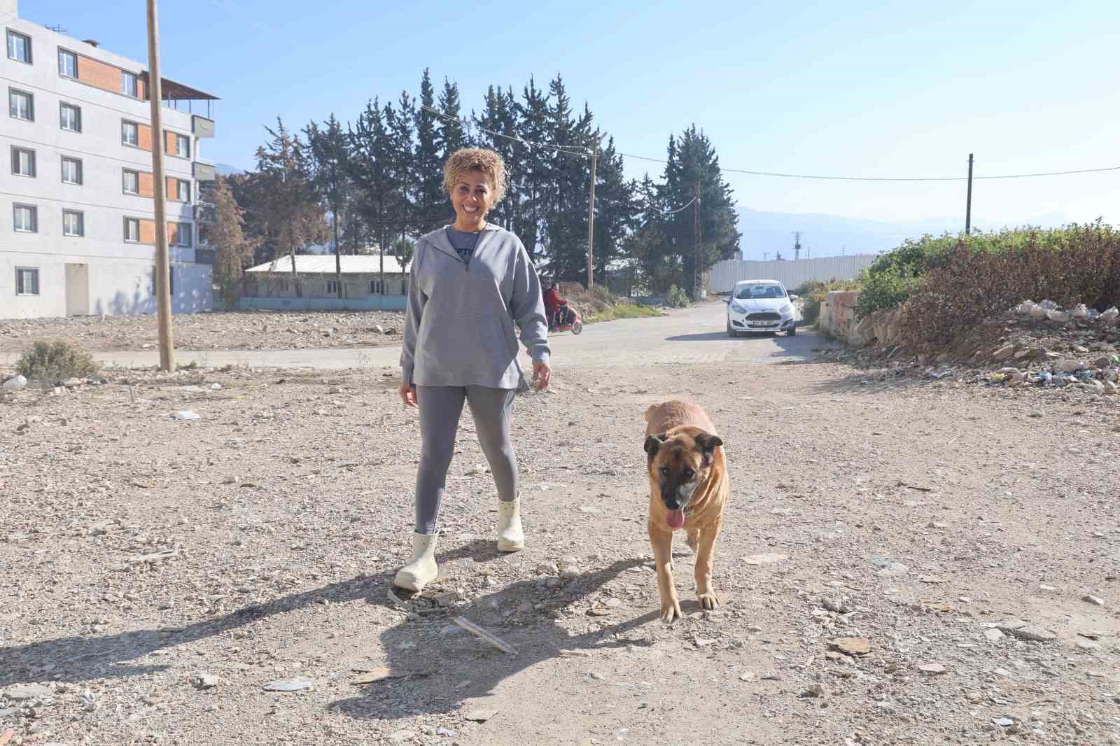 Enkazda sahibinin cansız bedenini bulmuştu, aileye hatıra kalan Max’a gözü gibi bakıyorlar