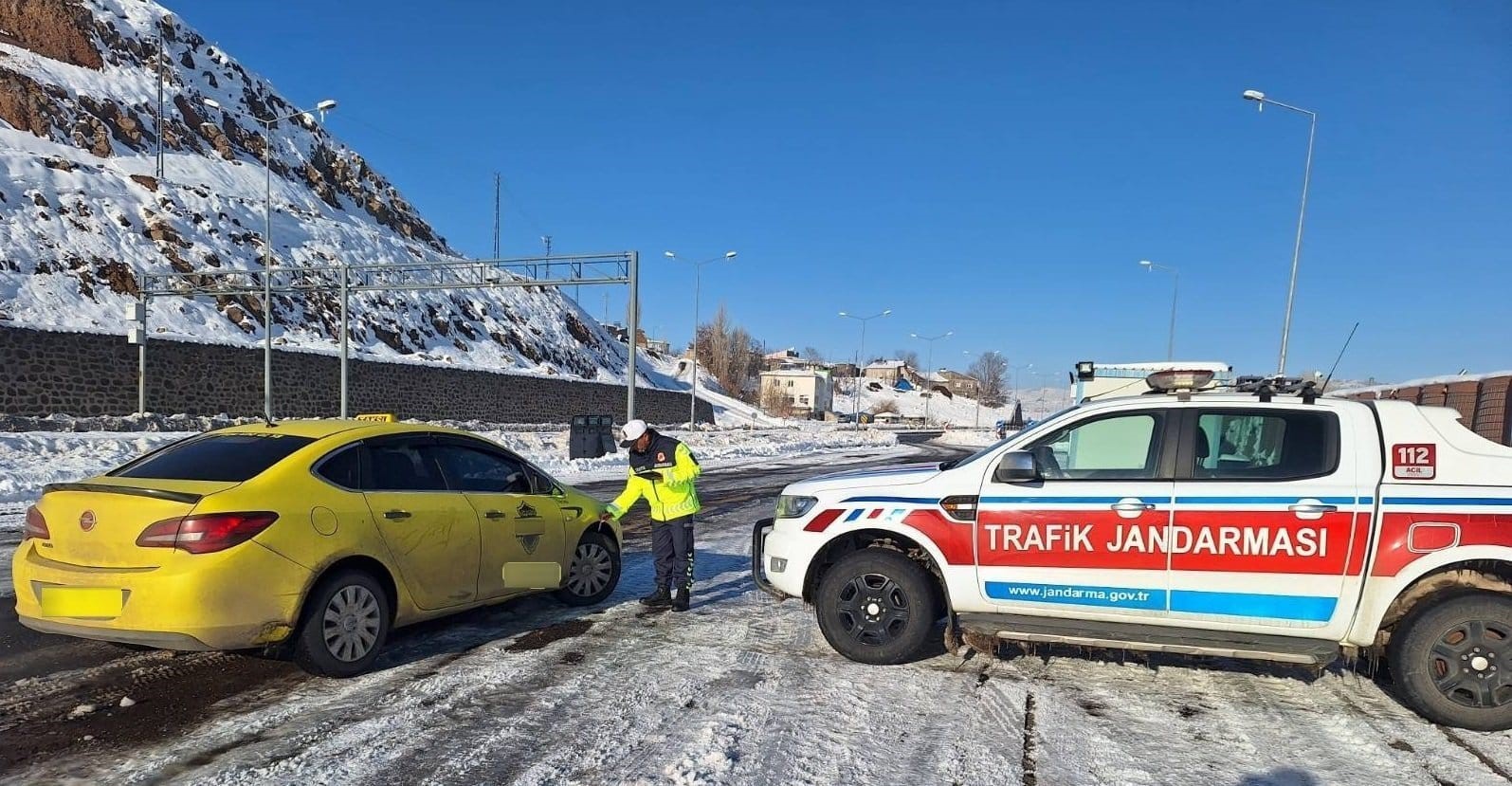 Jandarma Erzurum’da 33 bin 50 aracı kontrol etti