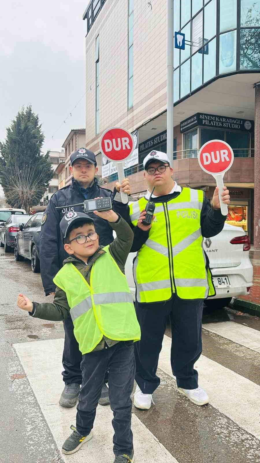 Engelli bireyler trafik polisi olmanın heyecanını yaşadı