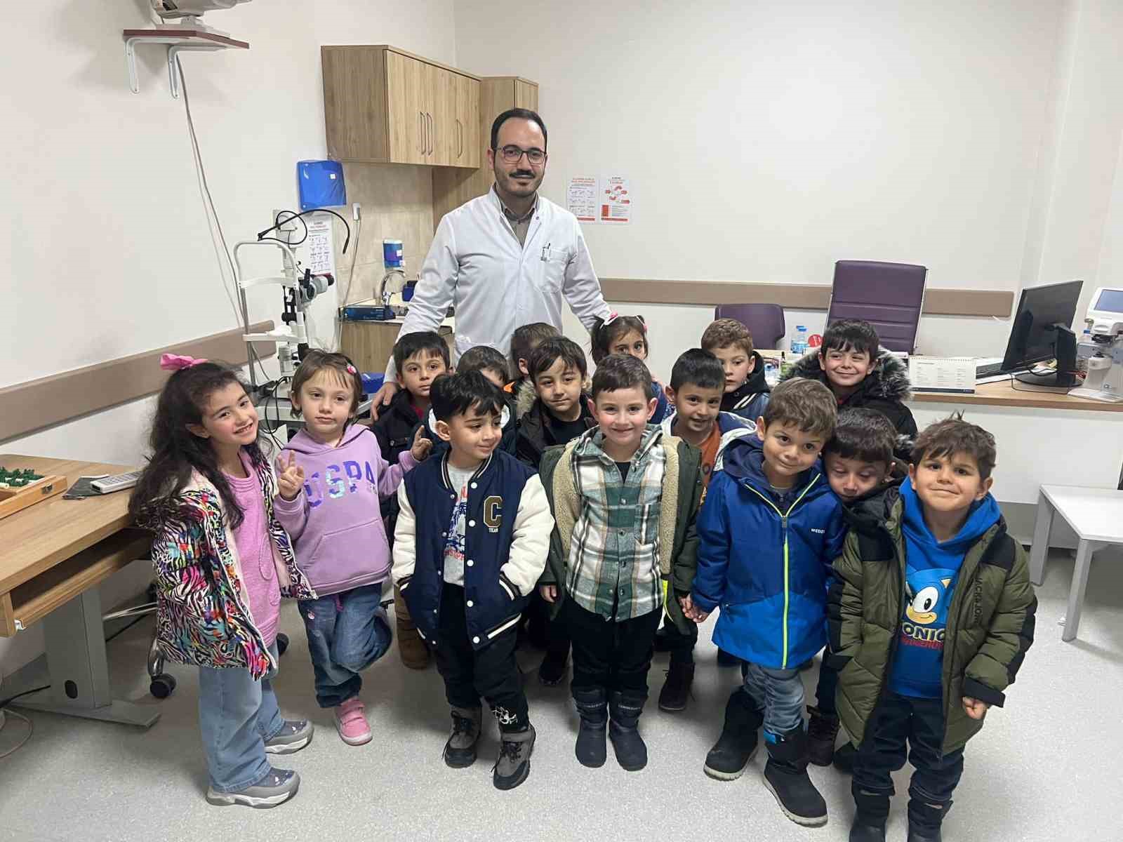 Anaokullu minikler hastane ve doktor korkularını hastaneyi gezerek yendiler