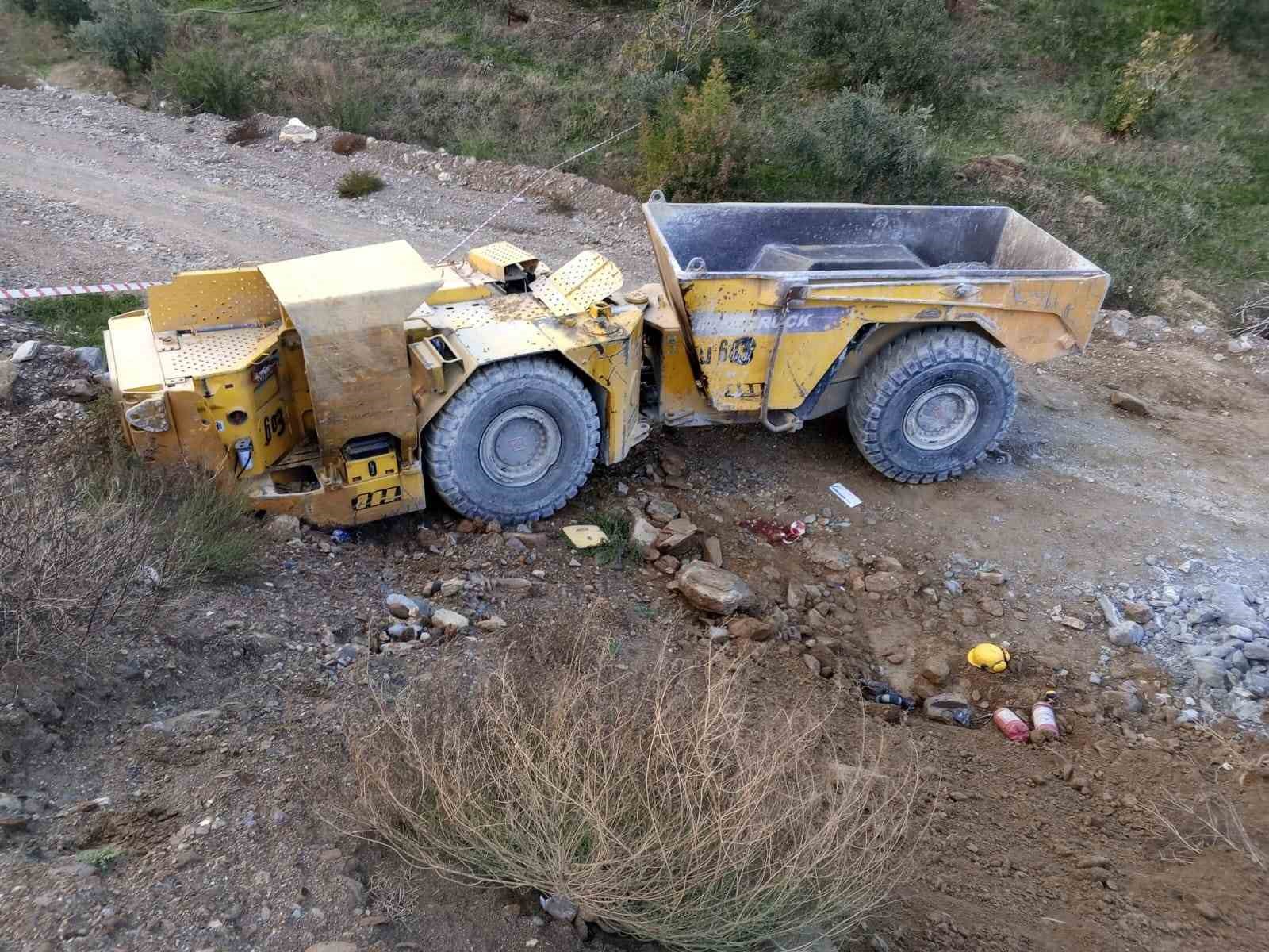 İzmir’de iş makinesi şarampole devrildi: Genç madenci hayatını kaybetti