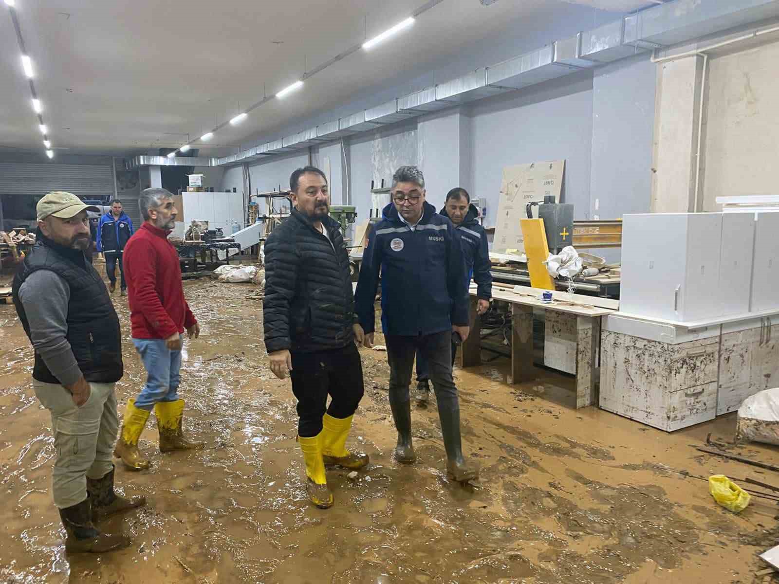 MUSKİ Genel Müdürü Yılmaz ekipleri yalnız bırakmıyor