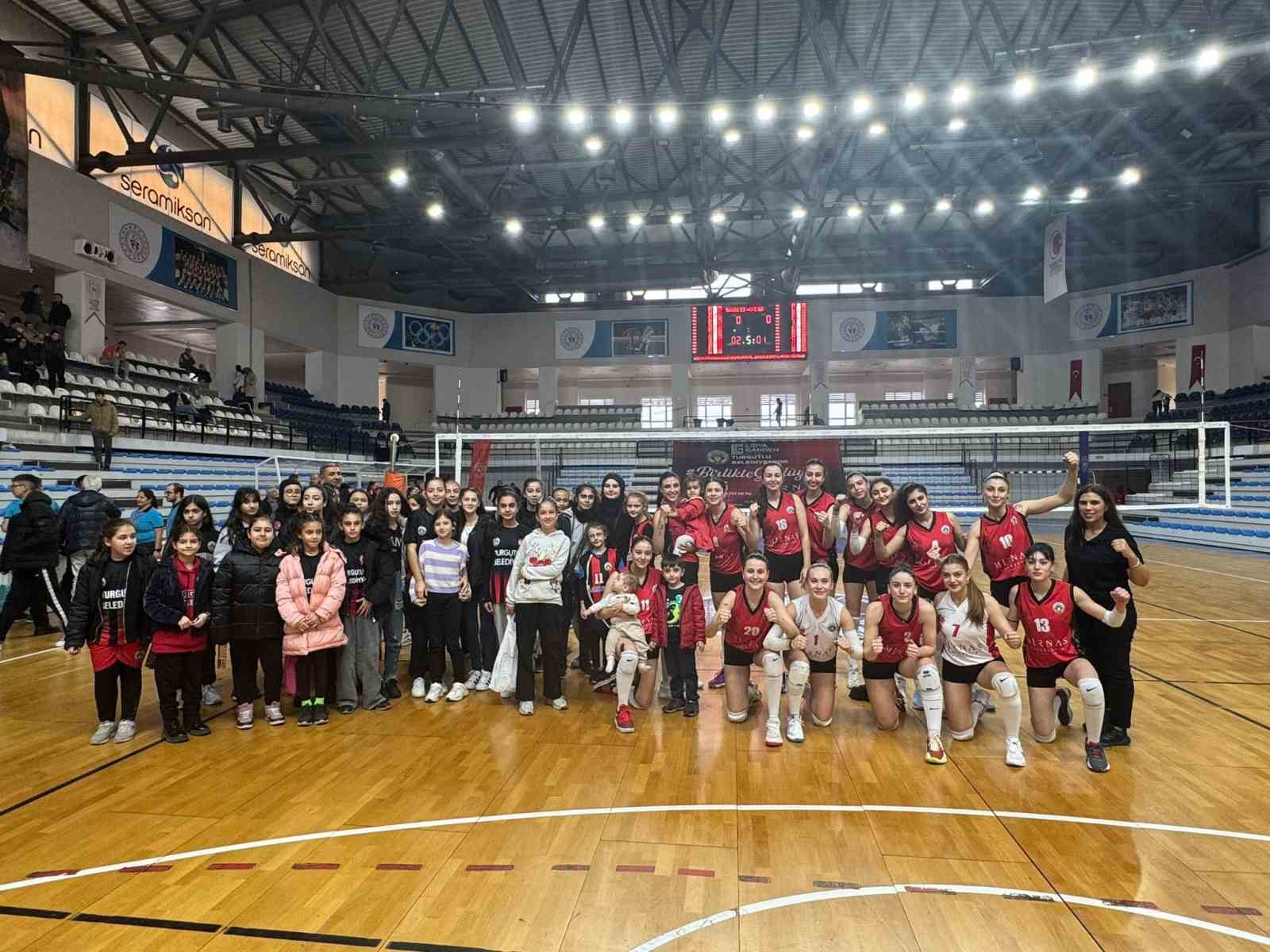 Turgutlu Belediyespor haftayı iki branşta da galibiyetle kapadı