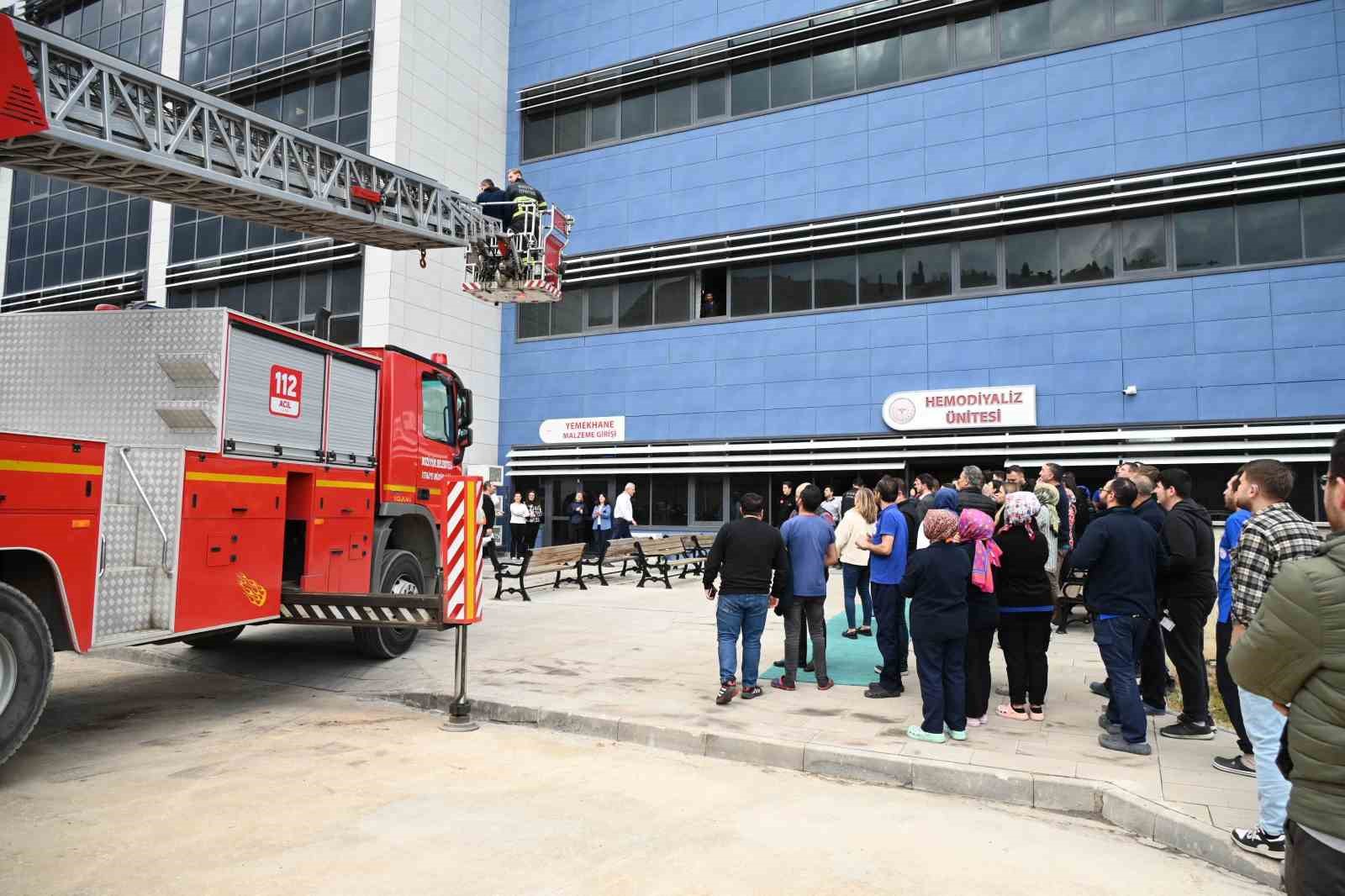 Bozüyük Belediyesi İtfaiyesi’nden hastane personeline yangın eğitimi