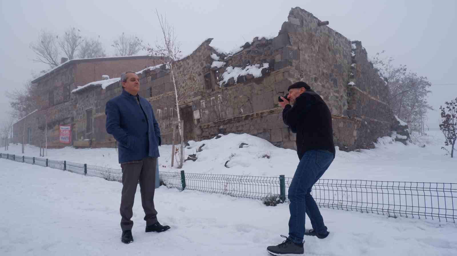 44 yıl önce Erzurum’da fotoğrafladığı çocuğa ulaştı