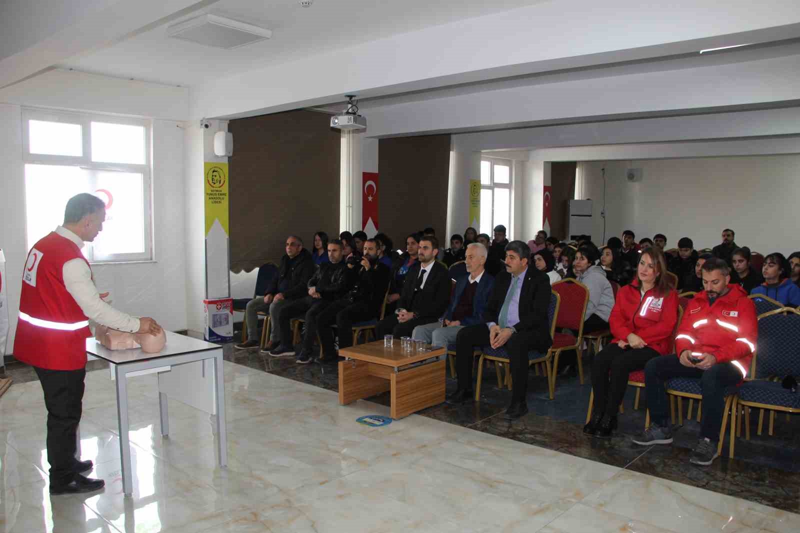 Batman’da öğrencilere ilk yardım eğitimi verildi