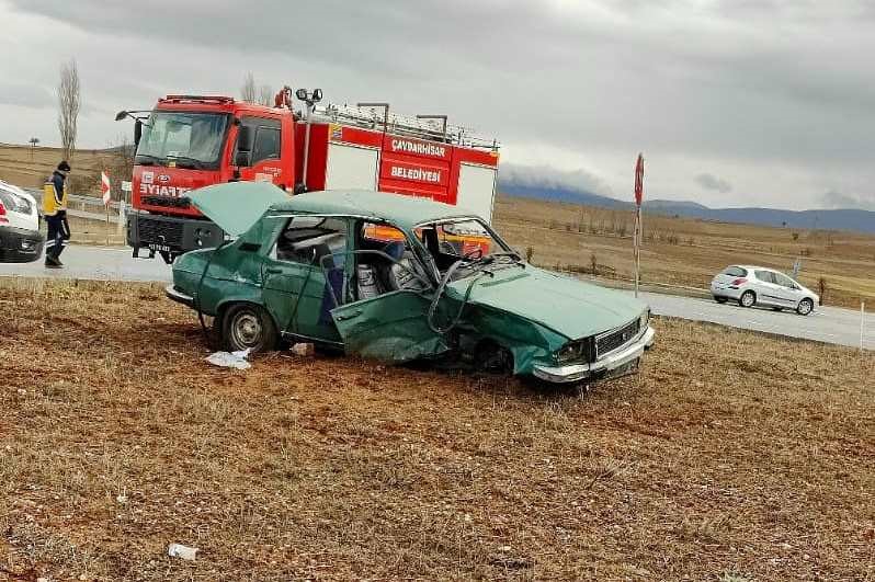 Kütahya’da hayvan yüklü kamyonet otomobille çarpıştı: 2 yaralı