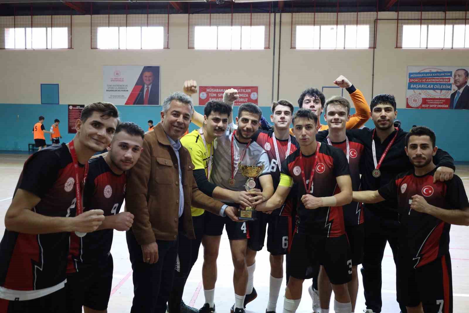 Yurt Lig voleybol ve futsal erkekler müsabakaları Manisa’da tamamlandı