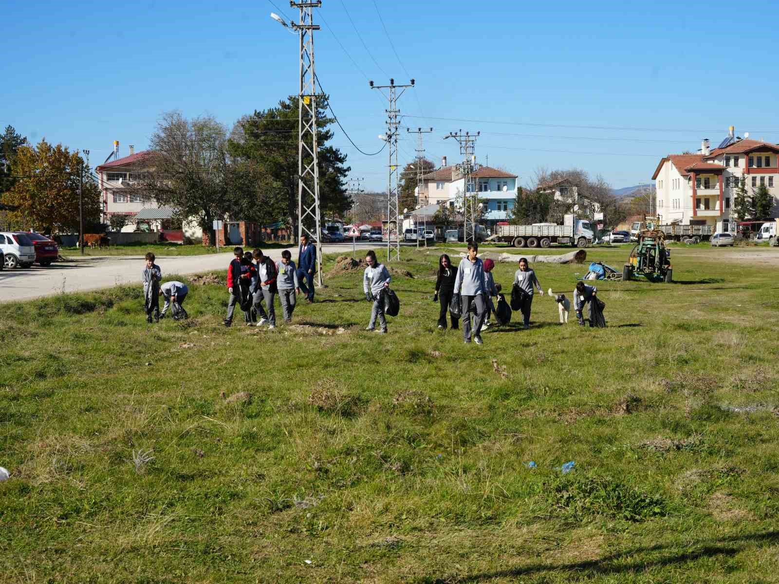 Ortaokul öğrencilerinin projesi köyü tertemiz yaptı