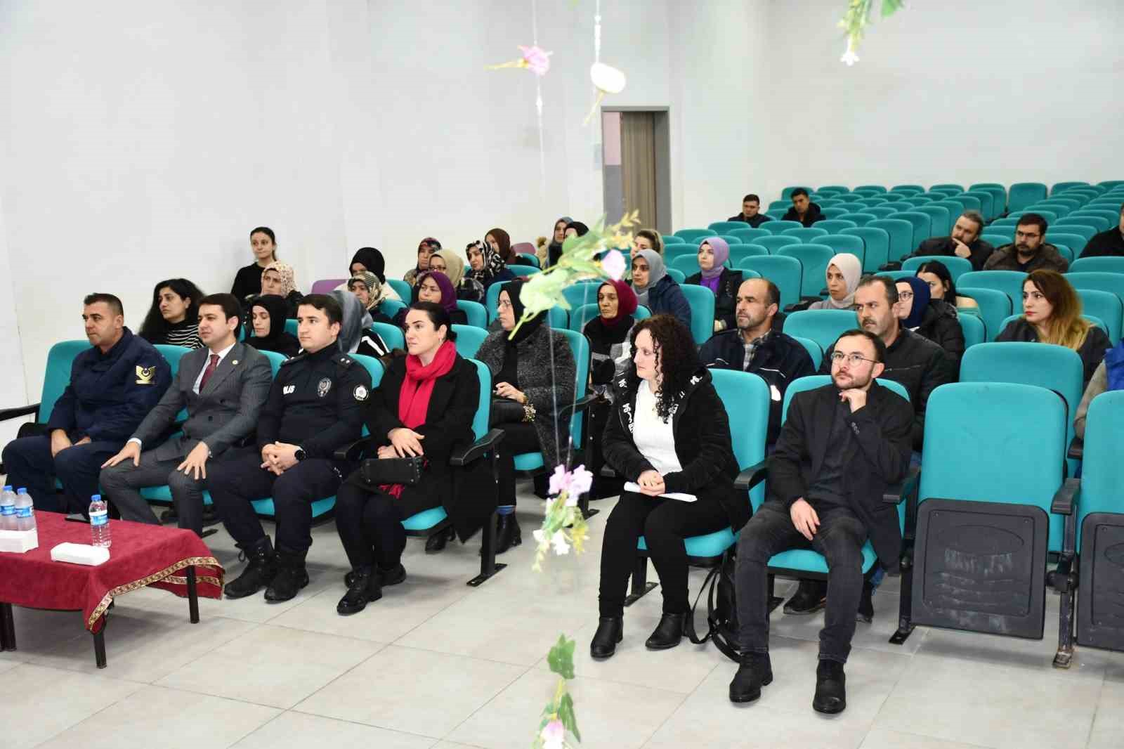 Türkeli’de “En İyi Narkotik Polisi Anne” semineri