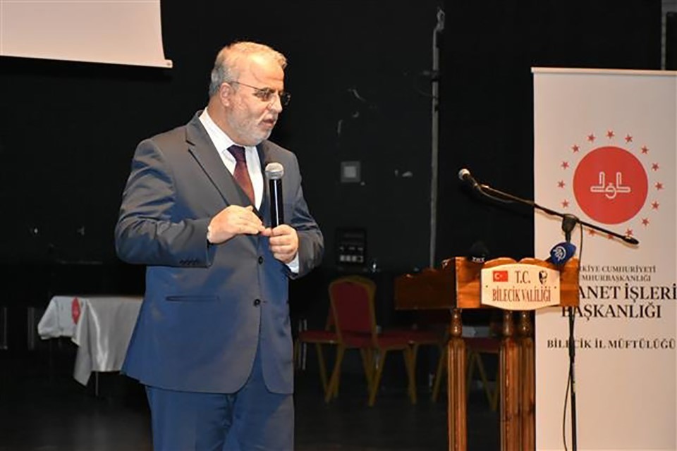 Diyanet İşleri Başkan Yardımcısı İşliyen, ‘Ailede Sorumluluk Bilinci’ konferansında konuştu