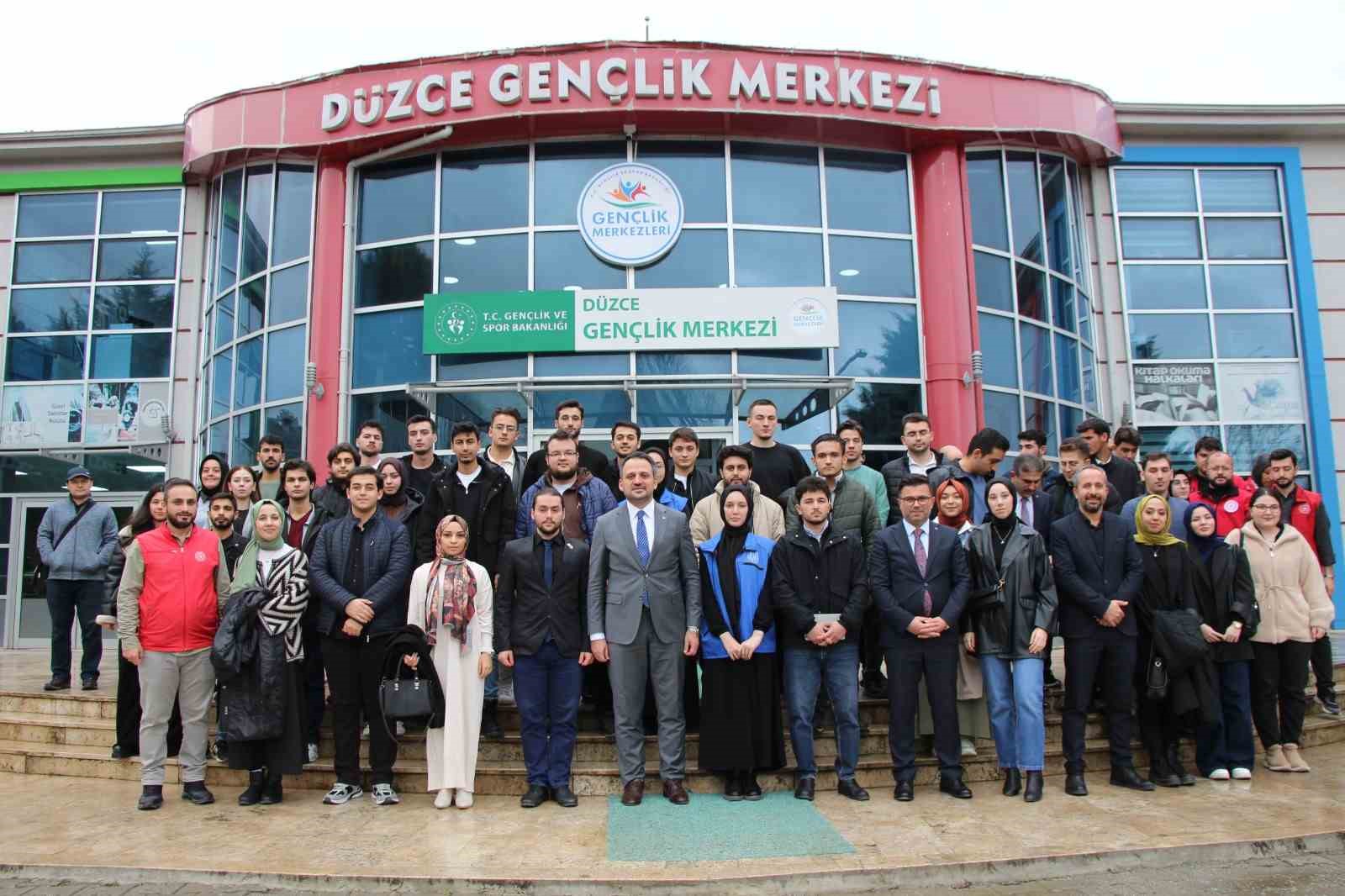 Bakan Yardımcısı Eminoğlu Düzce’de gençlerle buluştu