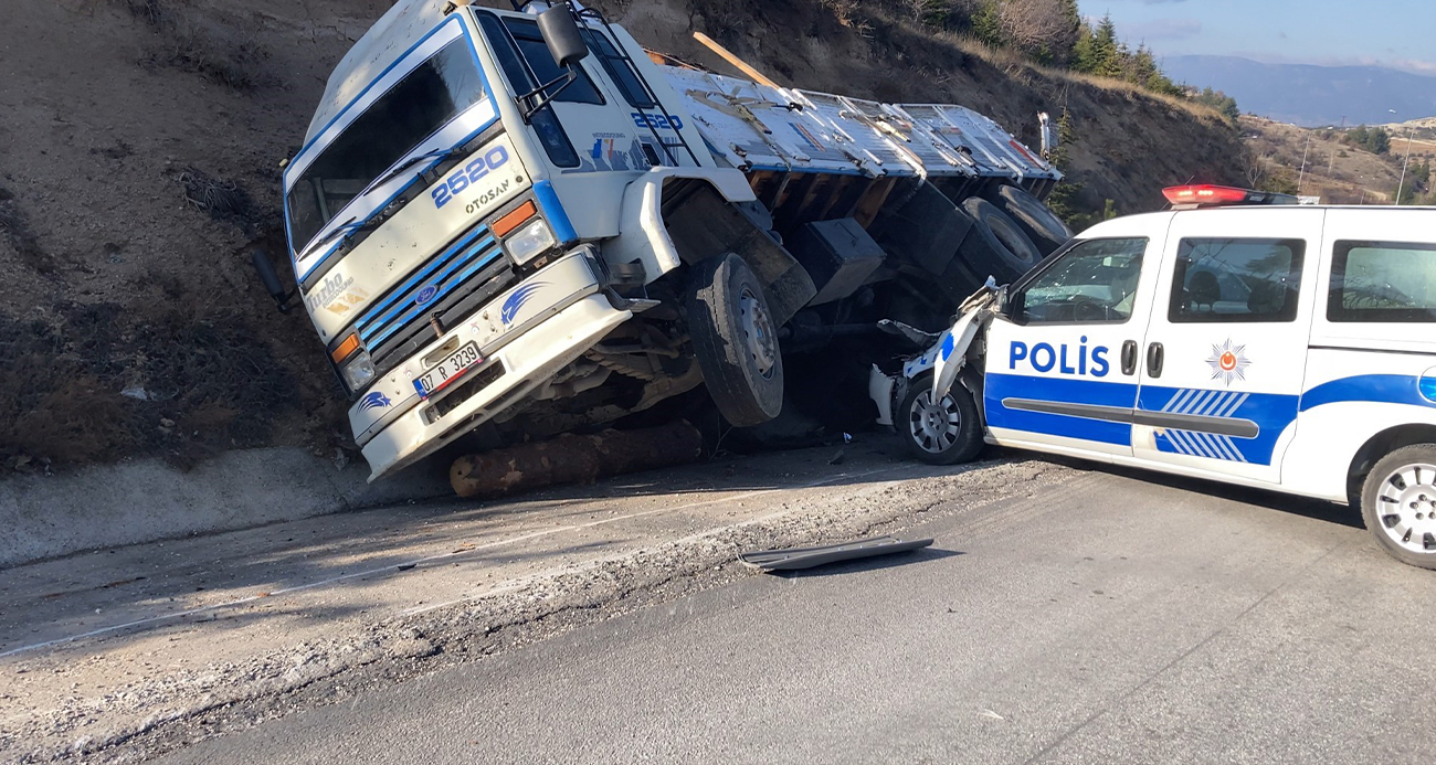 Kaza içinde kazada faciadan kıl payı dönüldü, o anlar İHA kamerasına yansıdı