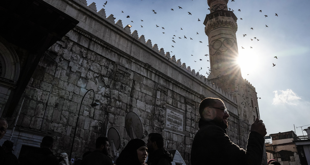 Özgür Suriye'de ilk cuma namazı Emevi Camii'nde kılındı