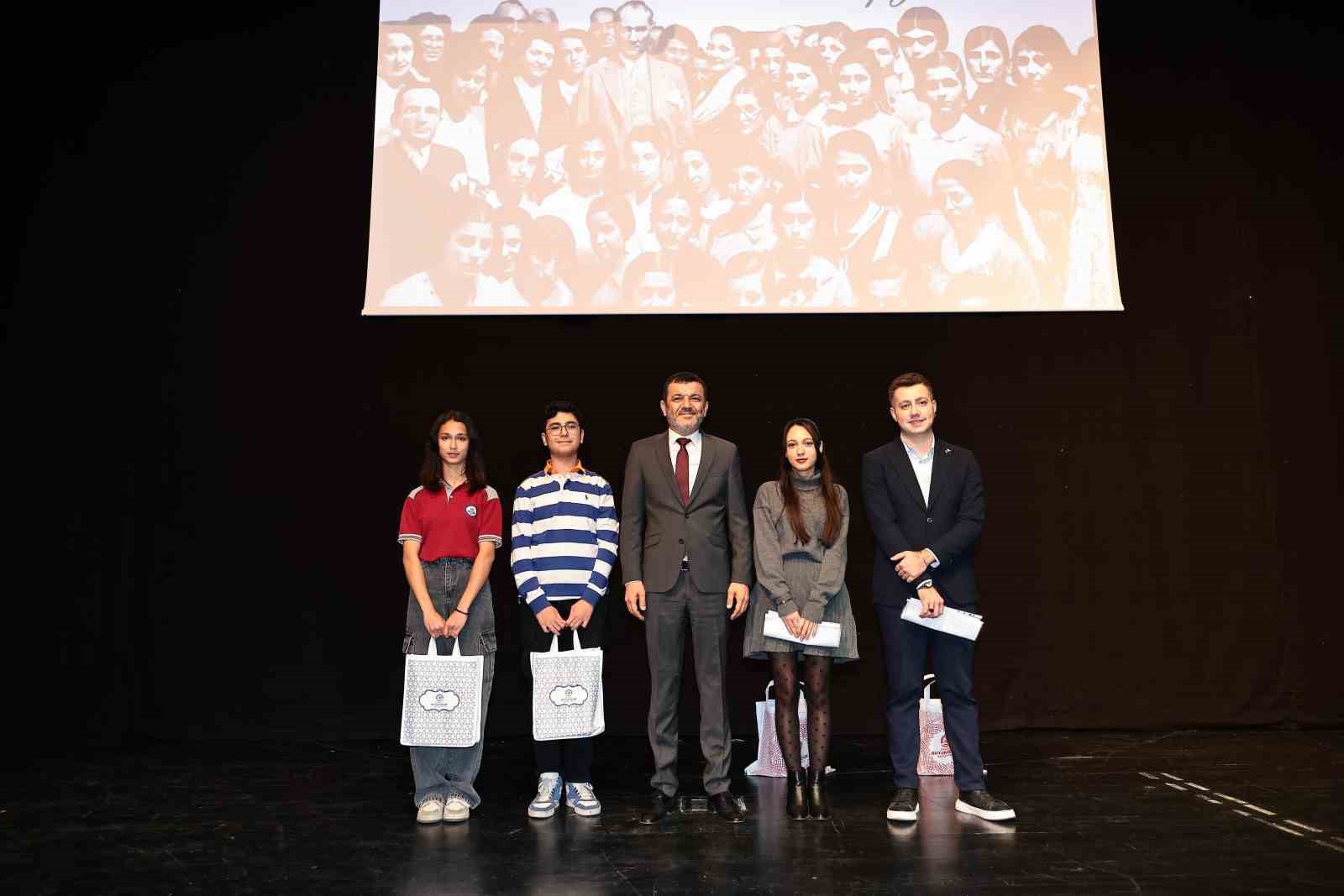 Sınava hazırlanan gençlere kaynak kitap desteği başladı