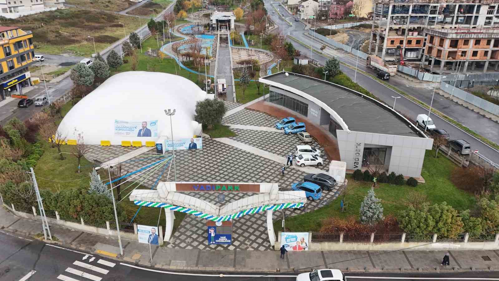 Arnavutköy’de Buz Gibi Eğlence: Buz Pisti açıldı