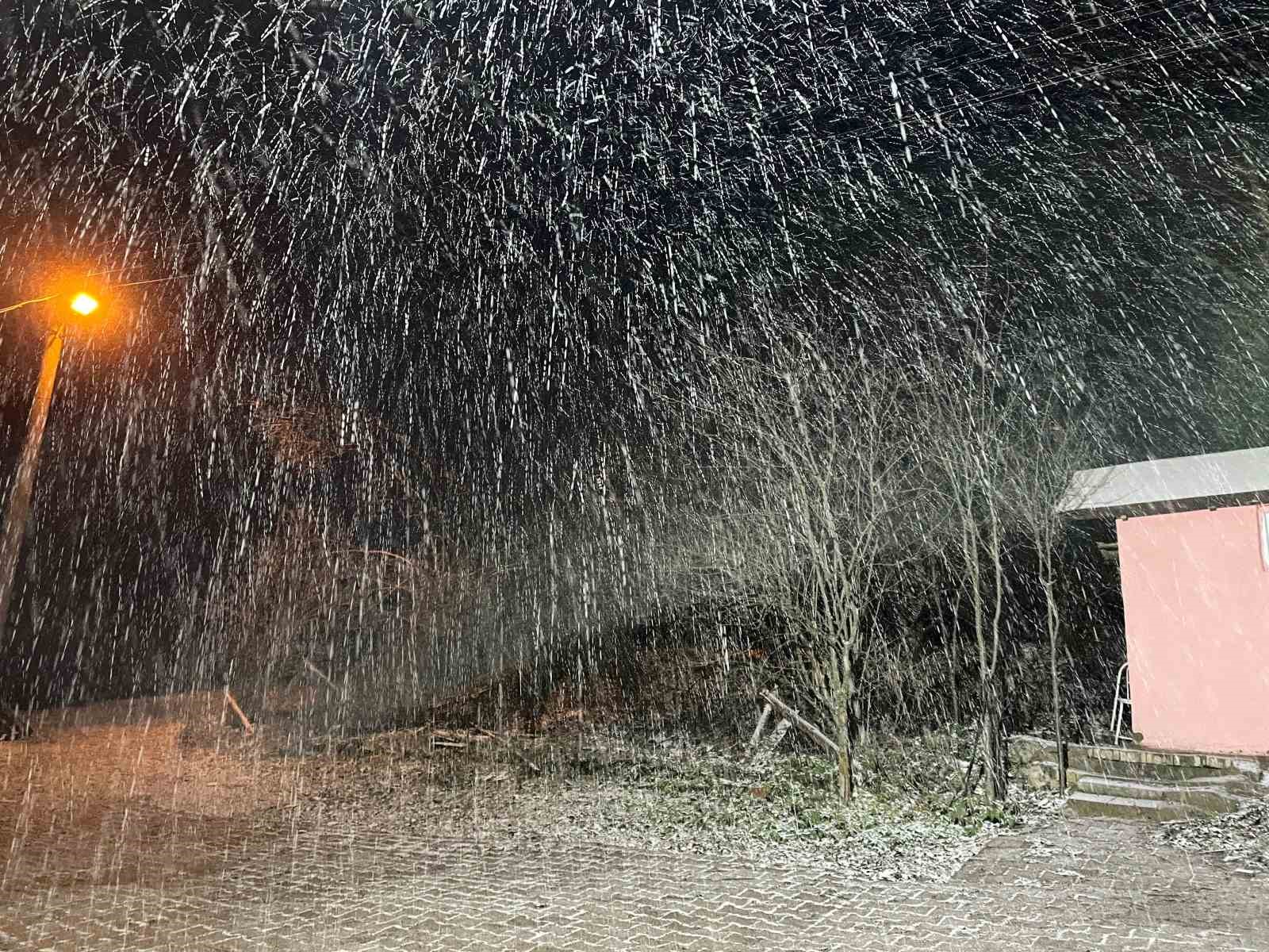 Kastamonu’nun yüksek kesimlerinde kar yağışı etkili oluyor