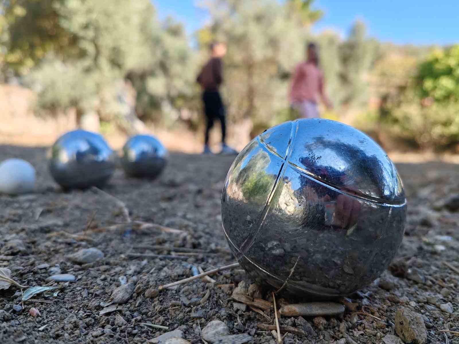 Ula’nın kırsal mahallelerinde Bocce sporuna büyük ilgi