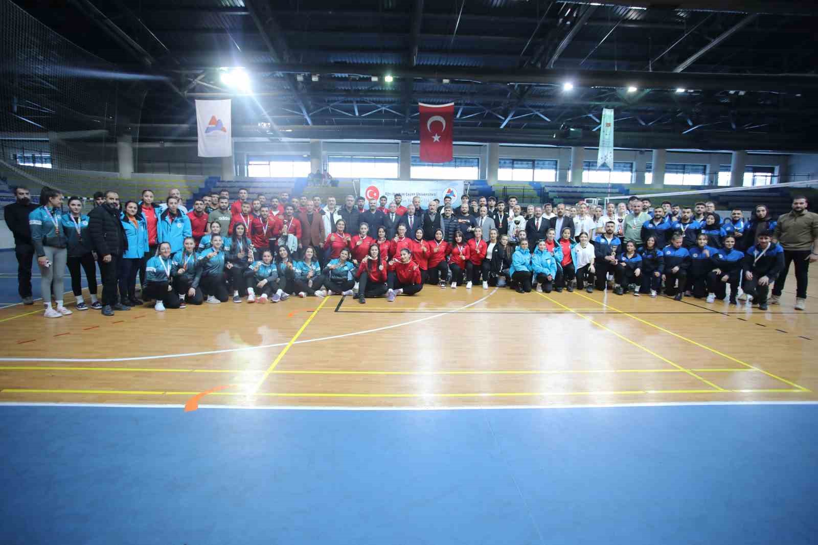 Ağrı’da düzenlenen ÜNİLİG voleybol bölgesel lig müsabakaları sona erdi