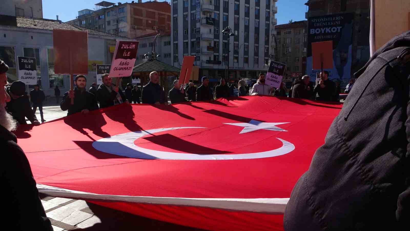 Elazığ’da, İsrail’in Gazze’ye yönelik saldırıları ’Sessiz çığlıkla’ protesto edildi