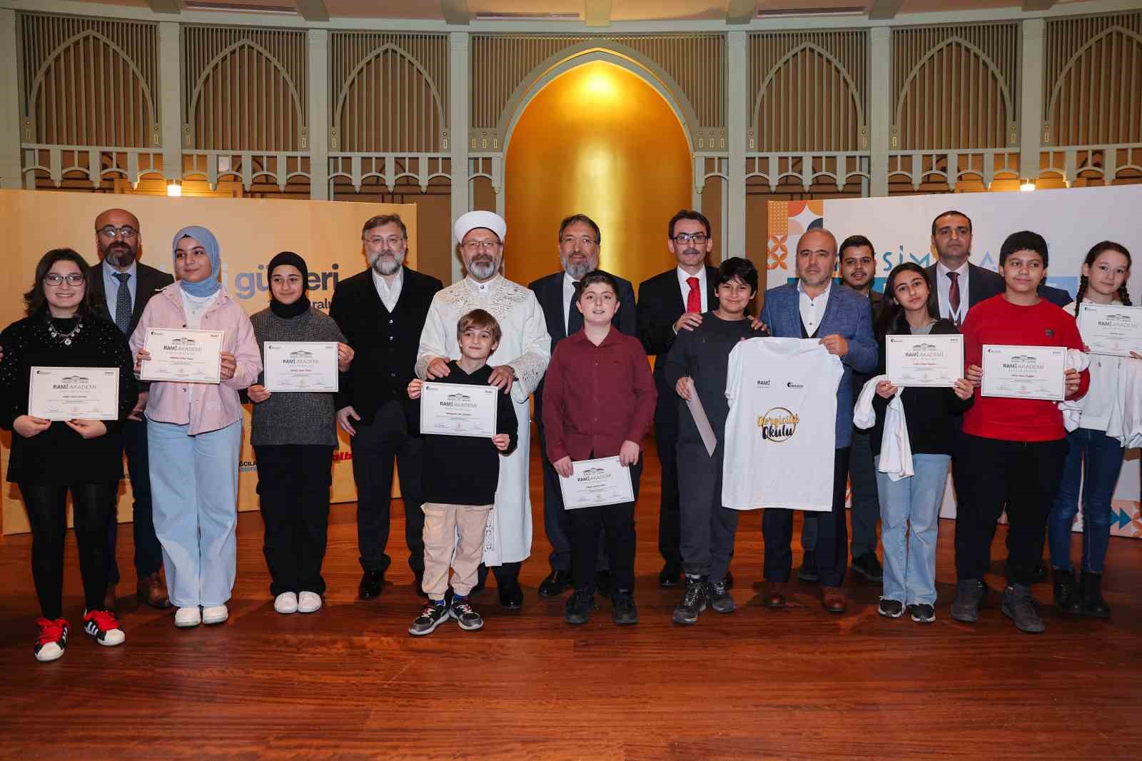 Taksim’de Diyanet İşleri Başkanı Erbaş ‘15. Dergi Günleri’nin açılışına katıldı