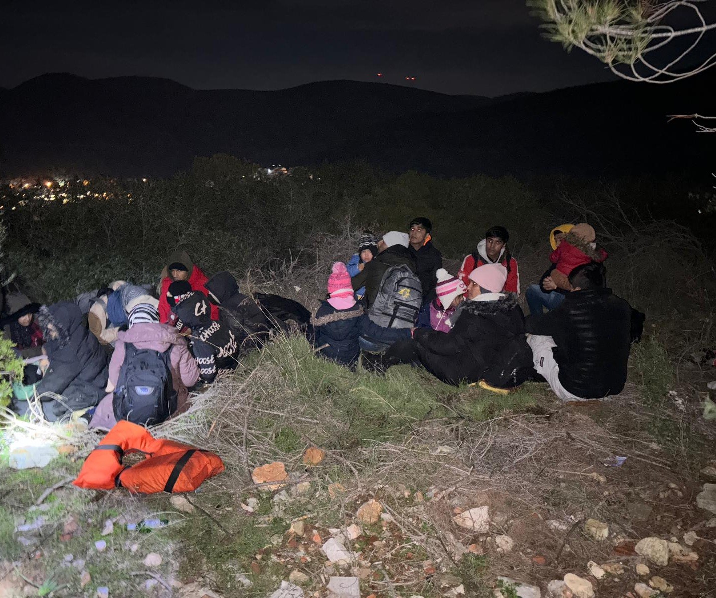 Kuşadası’nda 23 düzensiz göçmen ve 1 organizatör yakalandı