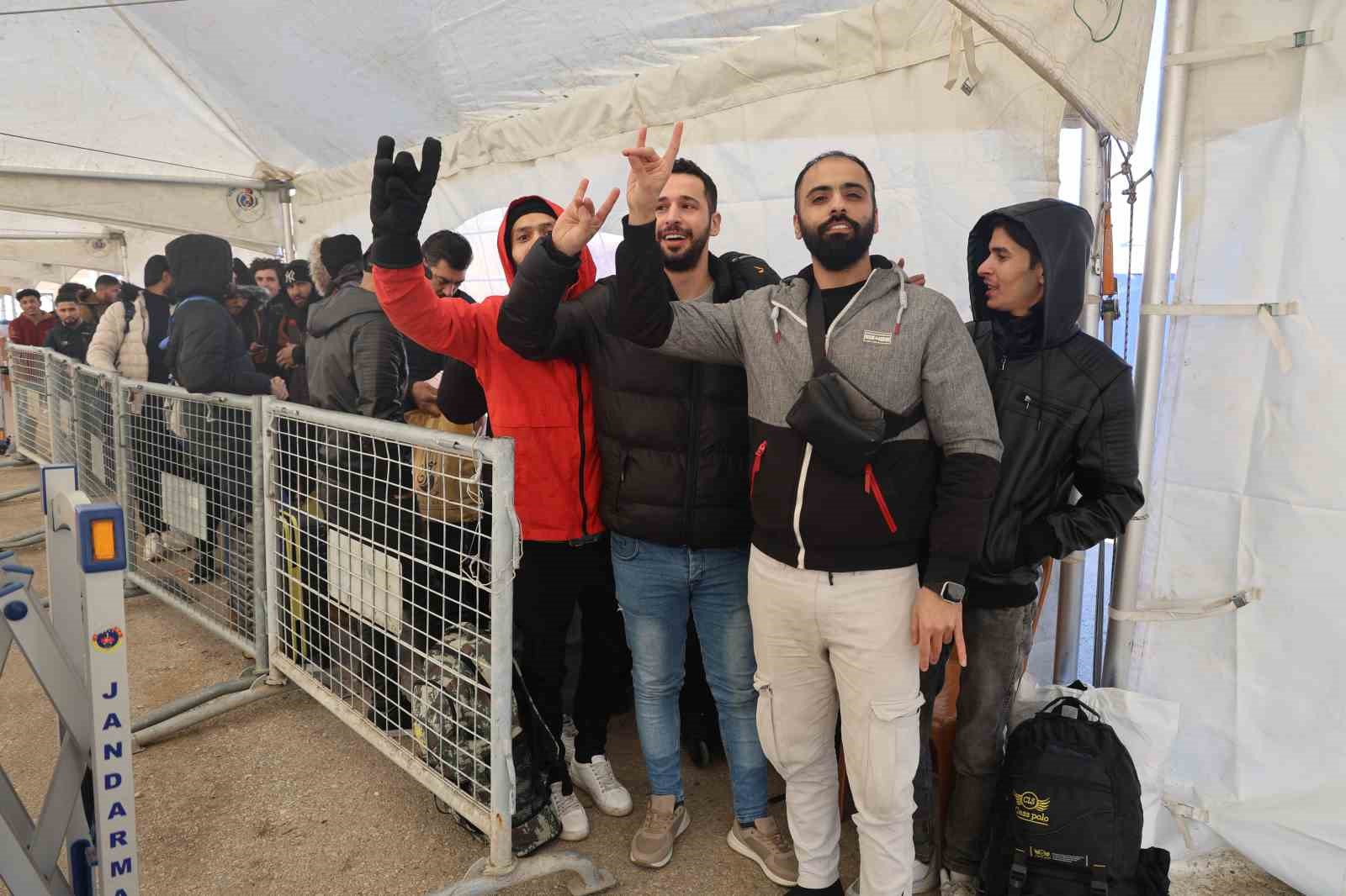 Türkiye’de 2 yıl yaşayıp ülkesine dönen İbrahim, “ Türk halkına çok teşekkür ederim