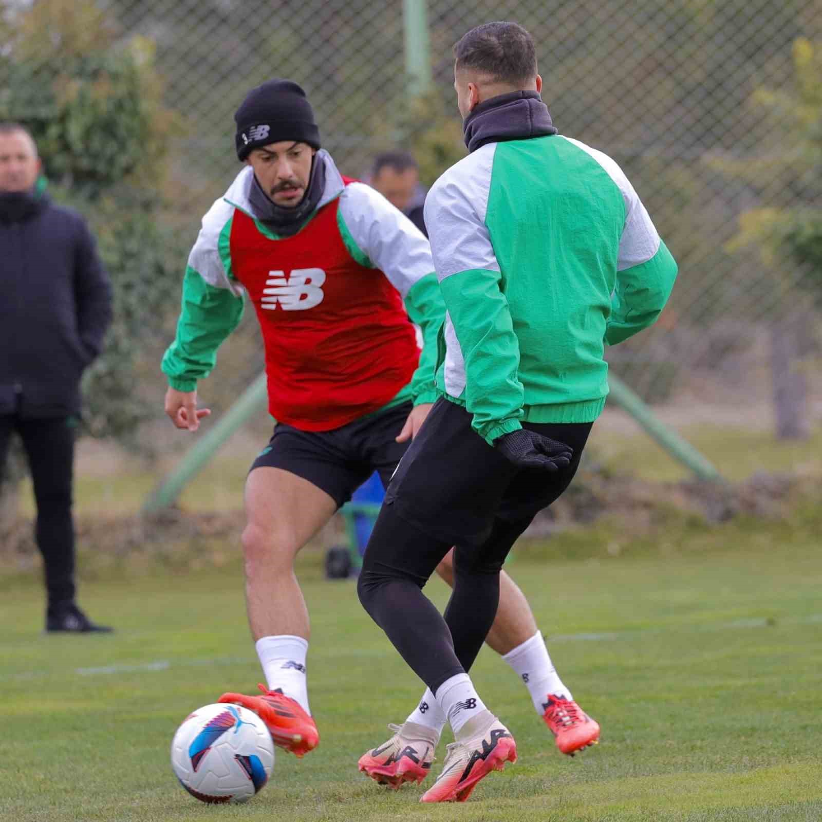 Konyaspor’da, Karacabey Belediye Spor maçı hazırlıkları başladı