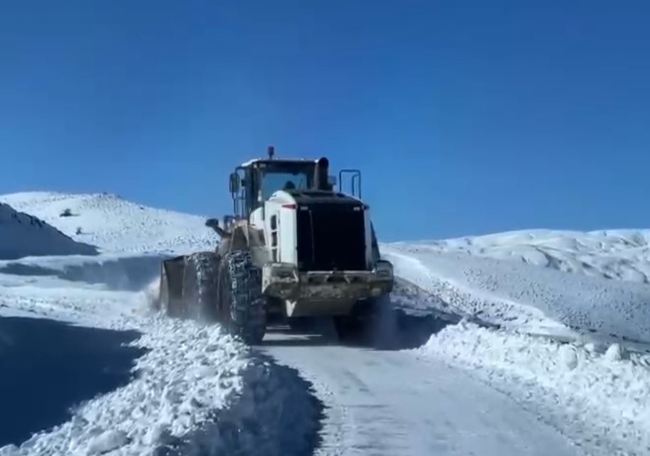 Muş’ta kar ve tipi nedeniyle kapanan köy yolları ulaşıma açıldı