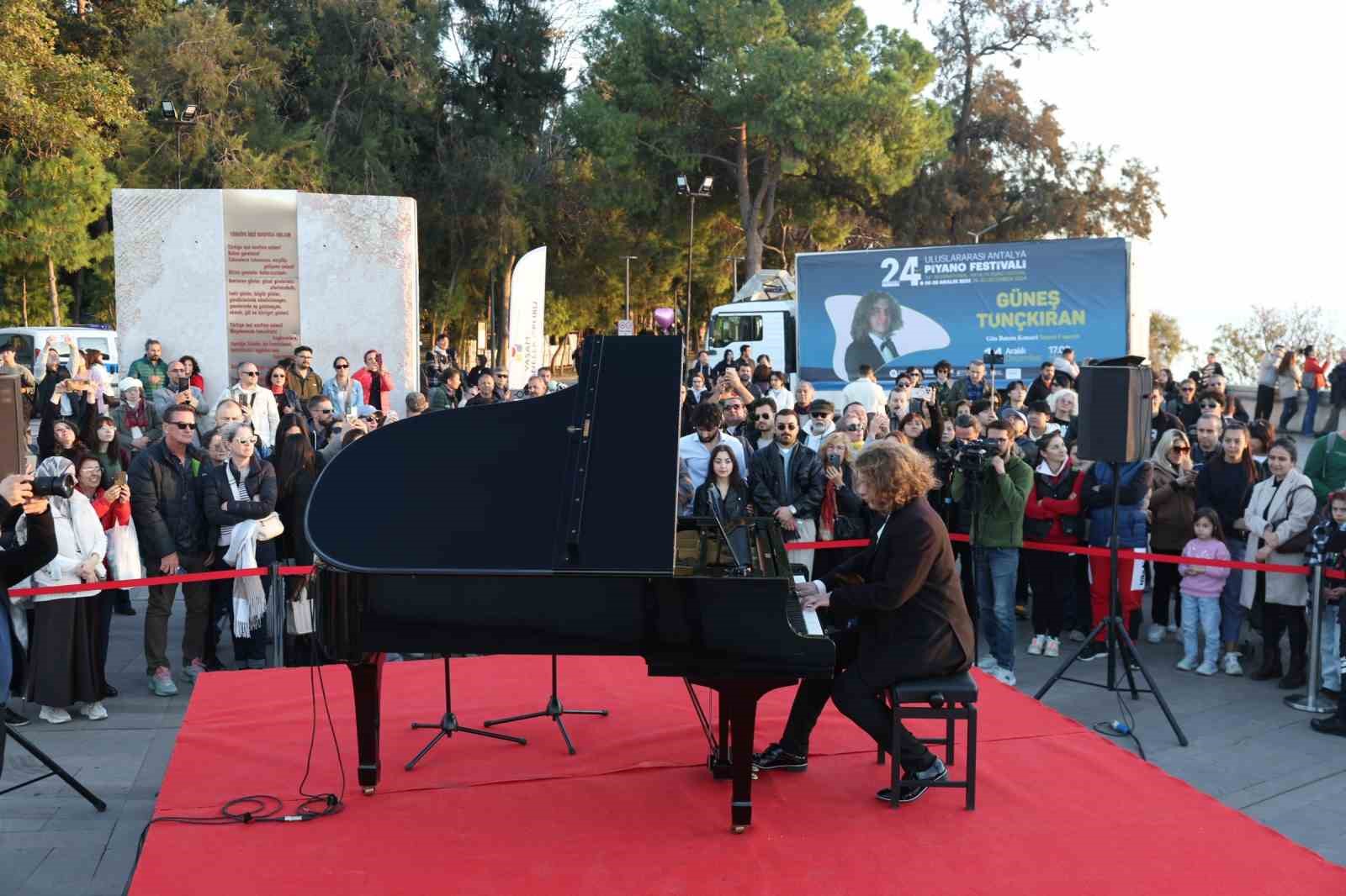 Piyano Festivali’nde gün batımında unutulmaz bir konser