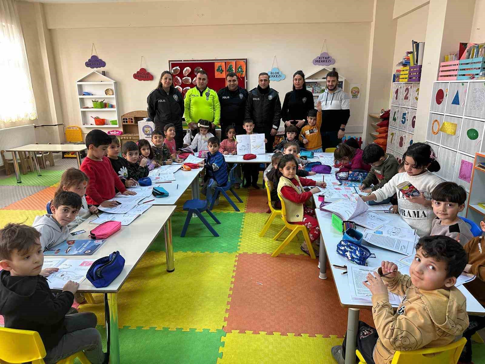 Tatvan’da miniklere polislik mesleği tanıtıldı