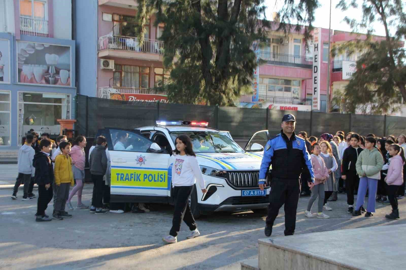 Serik’te Yerli Malı haftasında yerli ve milli araç Togg öğrencilere tanıtıldı