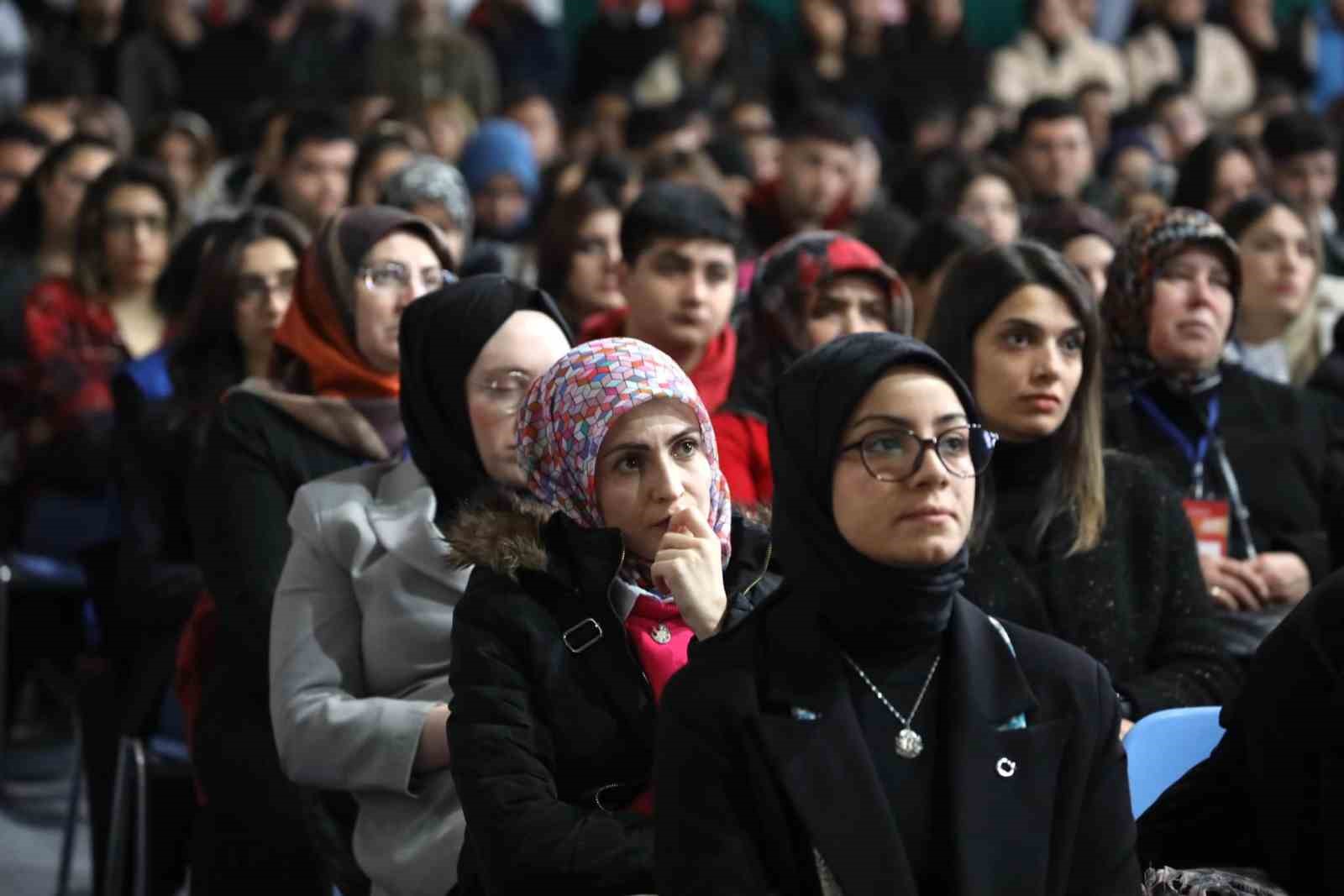 Erzincan’da gençler çalıştayda bir araya geldi