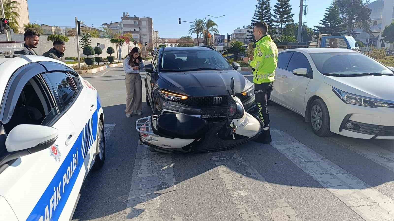 Manavgat’ta otomobil ile motosiklet çarpıştı: 1 yaralı