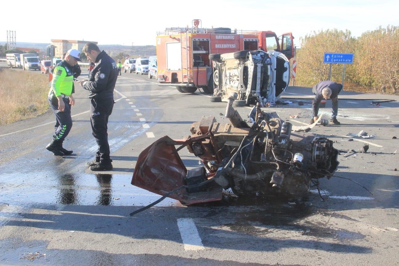 Çanakkale’de traktörün ikiye bölündüğü trafik kazasında 2 kişi yaralandı