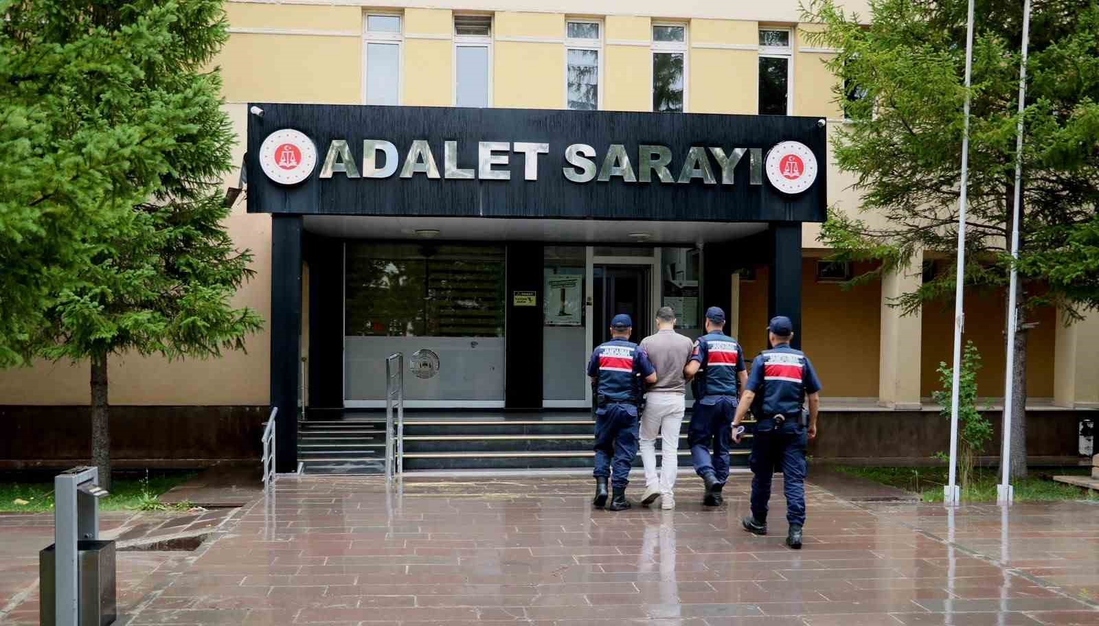 bayburt-ta-4-yil-hapis-cezasi-bulunan-firari-hukumlu-yakalandi