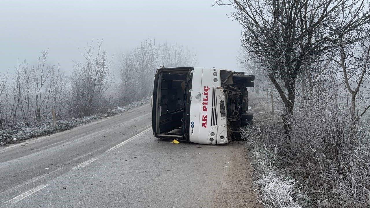 Bolu’da Akpiliç’in işçi servisi devrildi: 9 yaralı