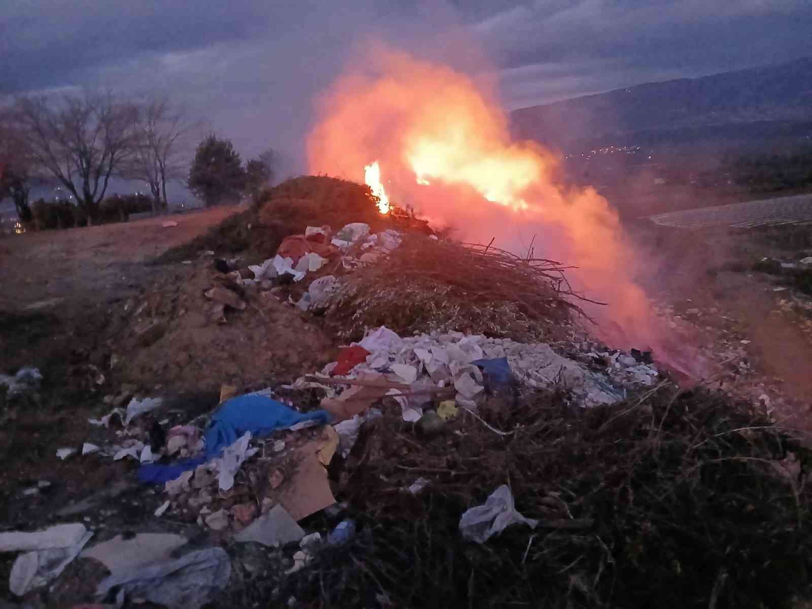 Sarıgöl’de aynı çöplükte ikinci yangın