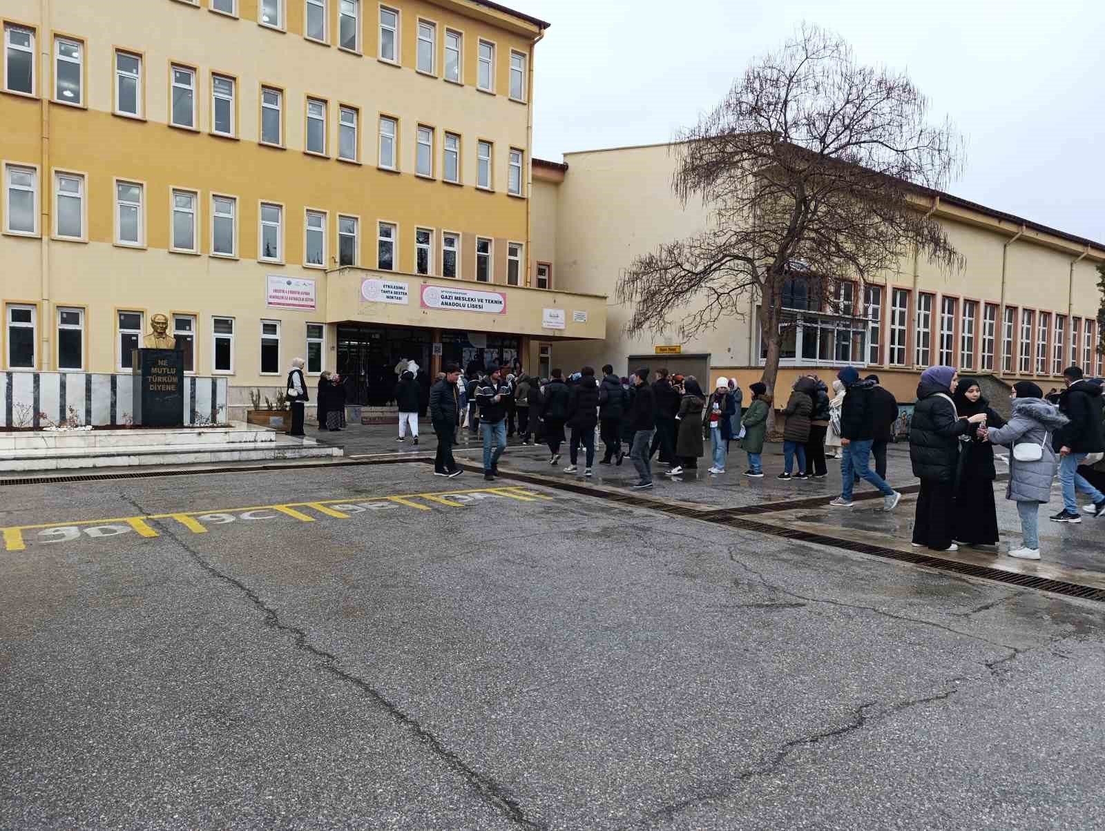 Afyonkarahisar’da AÖL heyecanı ilk oturumla başladı