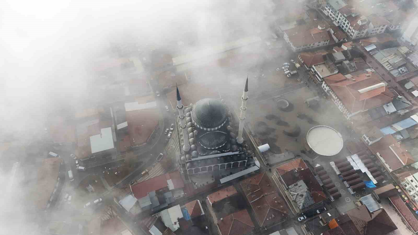 Elazığ’da sis manzarası hayran bıraktı: Camiler görsel şölen oluşturdu