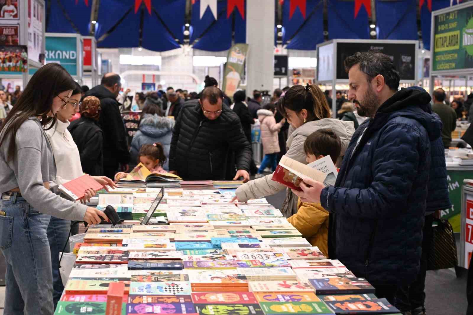 7. Isparta Kitap Fuarı’na yoğun ilgi